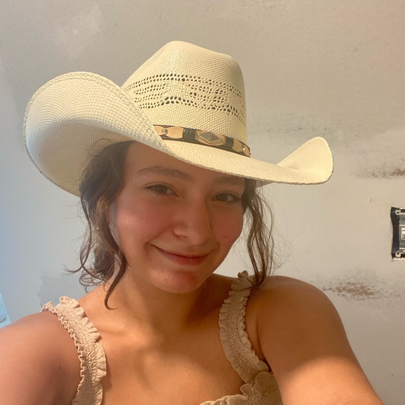 Meet your Posher, Esther - Picture 1 of 1